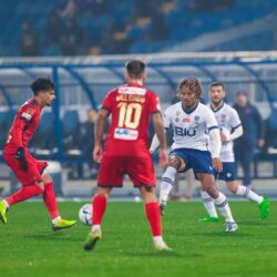 النصر يتغلب على الخليج بصعوبة ويتصدر دوري روشن السعودي