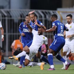 النصر يلاحق الاتحاد على الصدارة بثنائية أمام الطائي