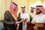 الأمير بدر بن سلطان يزور عددًا من المواطنين