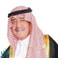 الأمير مقرن بن عبدالعزيز يؤدي صلاة الميت على والدة الأمير عبدالعزيز بن هذلول