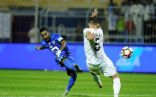 الهلال يقهر الشباب بثلاثية ويتمسك بصدارته