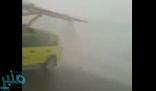 بالفيديو.. هطول أمطار وسرعة الرياح تزداد في “الخرخير” مع اقتراب إعصار “ميكونو”