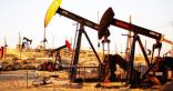 تصاعد أسعار النفط بفعل تراجع كبير في المخزونات الأمريكية