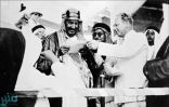 صور نادرة للملك عبد العزيز يدشن أول ناقلة نفط من ميناء رأس تنورة