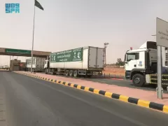 294 شاحنة إغاثية مقدمة من مركز الملك سلمان للإغاثة تعبر منفذ الوديعة الحدودي متوجهة إلى اليمن
