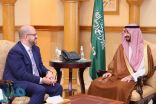 الأمير عبدالله بن بندر يلتقي القنصل الأمريكي بجدة