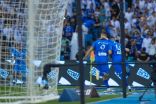 الهلال يواصل الصدارة بثنائية في شباك التعاون