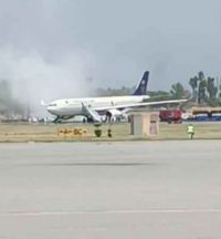 طائرة ركاب سعودية تتعرض لحادث أثناء هبوطها في باكستان -صور